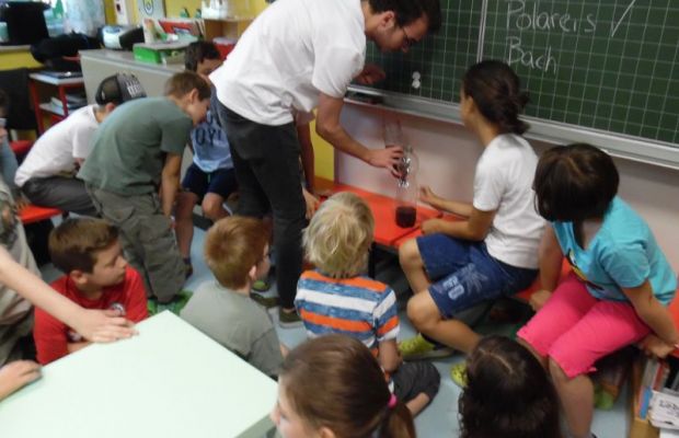 Nachhaltigkeitskurs besucht Grundschule