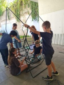 Ganztag: Kinder bauen