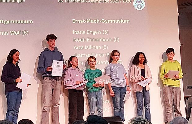 13 EMGler bei Mathe-Olympiade erfolgreich