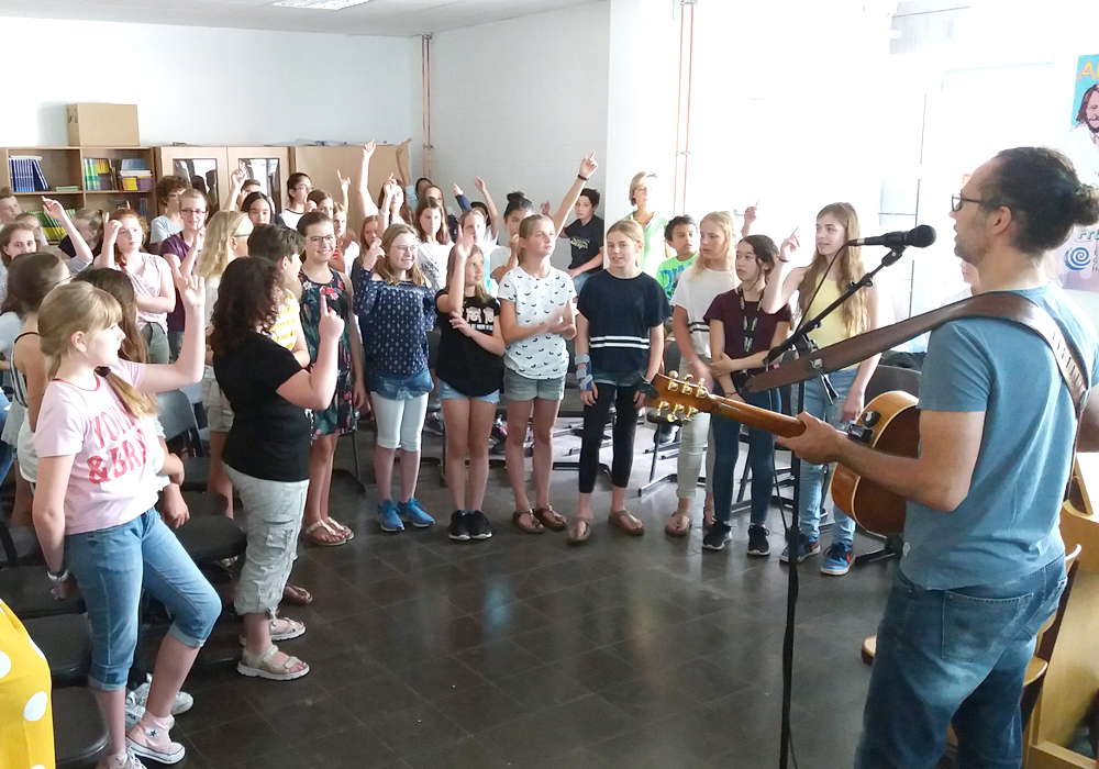 Musik-Workshop mit Eddi Hüneke und dem indischen Maharaj-Trio