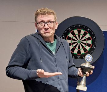 „Chuck“ Nobis ist B2B-Darts-Champion