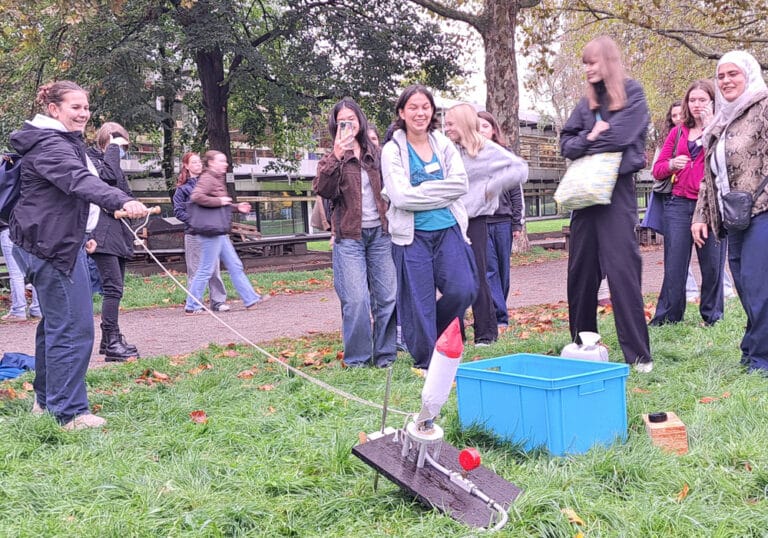 EMG-Schülerinnen erobern die Kölner Uni